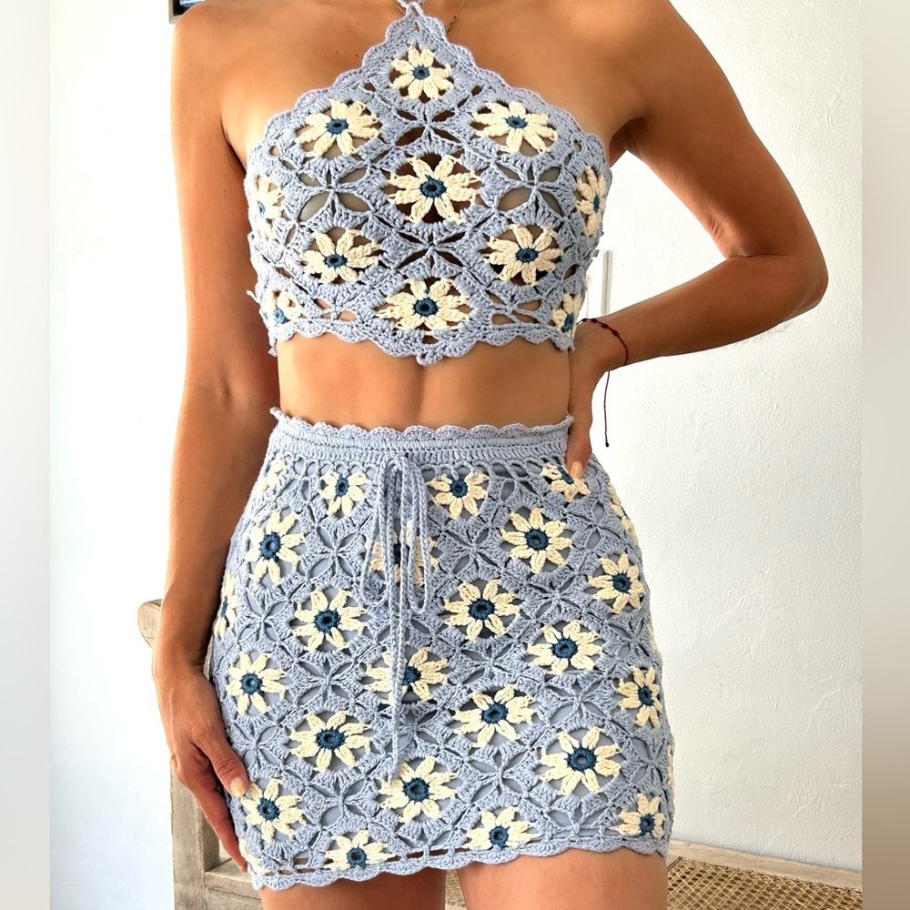 Chic Floral Crochet Mini Skirt in Blue and Cream